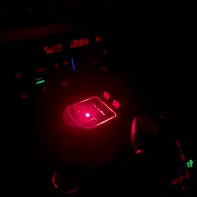 Încărcător Auto Retractabil cu Proiector de Stele pe Plafon